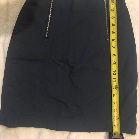 Navy blue skirt with double zipper on front - Picture 5 of 8